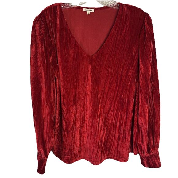 Jodifl Tops - Jodifl Red Crushed Velvet‎ Vneck Puff Sleeve Shirt Sz Medium